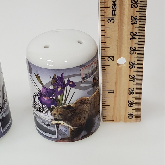 Alaska Salt and Pepper Shakers - Picture 6 of 15